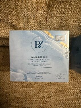 Glacier Ice Age-Defying Oil Control Facial Peeling Gel